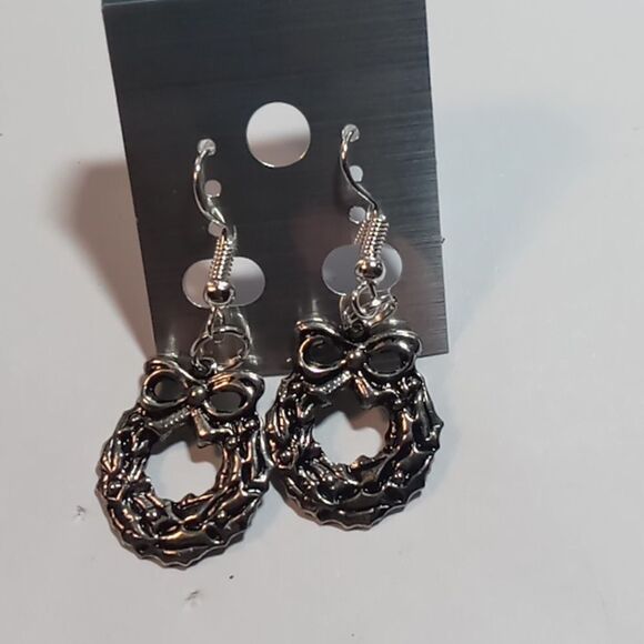 Repurposed earrings - Picture 1 of 3